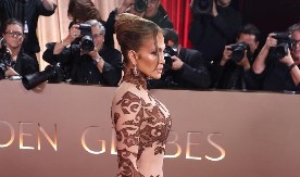 Najzanimljivije haljine sa Zlatnog globusa: Poznate dame su zablistale na crvenom tepihu u glamuroznim izdanjima